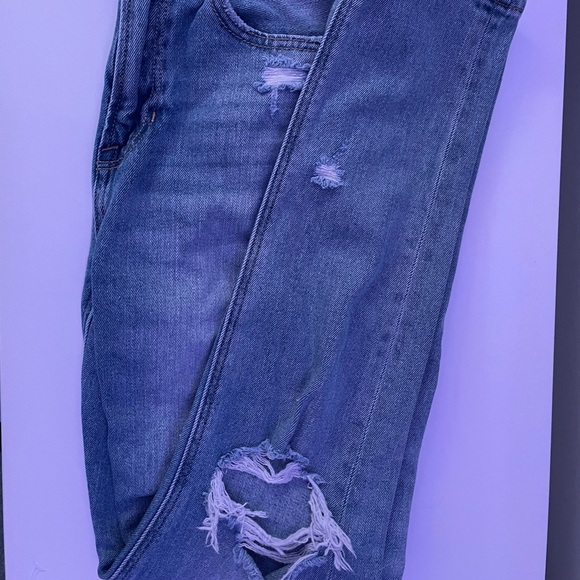 American Eagle Outfitters Denim - medium wash ripped mom american eagle jeans 000